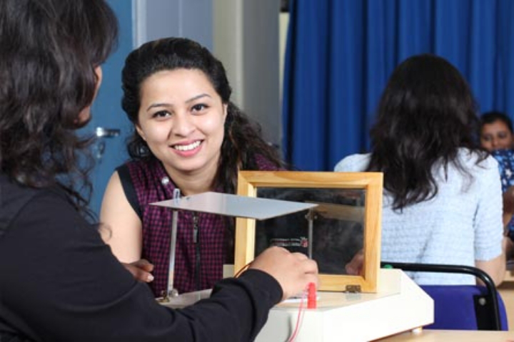 Amity University, Gurgaon Lab facility of Amity University Gurgaon